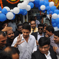 Mahesh Babu at Univercell Mobile Store Opening Stills | Picture 73062
